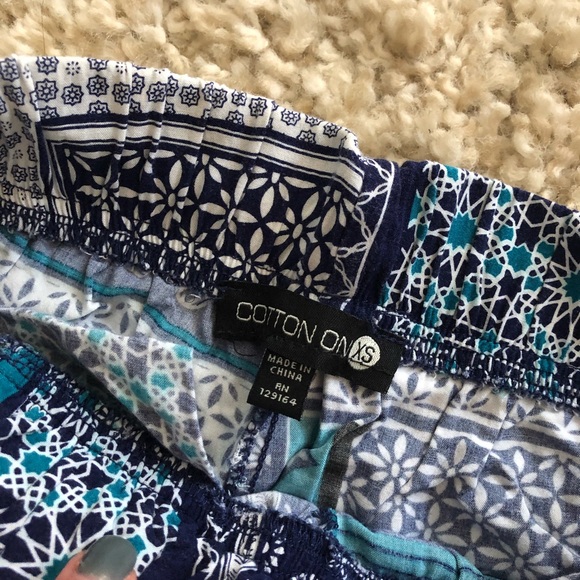 Loose fitting pattern pants - Picture 3 of 3